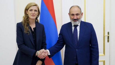 AMERIKA ŠIRI PIPKE U JERMENIJI: Zvaničnica američke agencije USAID u Jerevanu, gde je premijer okrenuo leđa Risiji