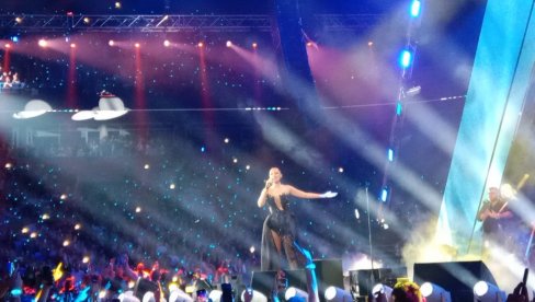 ВЕЛИЧАНСТВЕНО: Александра Пријовић сијала на другом концерту, а ово је био емотивни врхунац вечери (ФОТО/ВИДЕО)