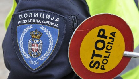 MALOLETNIK (14) DIVLJAO ZA VOLANOM: Policija u Lazarevcu zaustavila automobil zbog prebrze vožnje, ostali zatečeni onim šta vide
