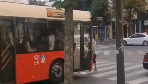 VOZAČU POKUŠAO DA OTME VOLAN:  Drama u autobusu na putu Banjaluka - Prijedor
