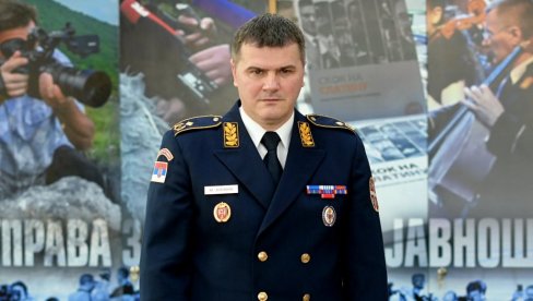 POVERENJE ČITALACA: General Mihailo Zogović čestitao Večernjim novostima