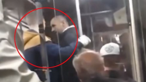 (UZNEMIRUJUĆ SNIMAK): Ušao u tramvaj u Beogradu i počeo da bije ljude (VIDEO)