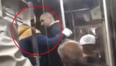 (UZNEMIRUJUĆ SNIMAK): Ušao u tramvaj u Beogradu i počeo da bije ljude (VIDEO)