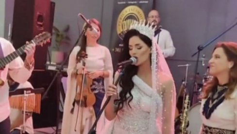 KAD MLADA ZAPEVA: Pogledajte snimak sa svadbe koja je hit na mrežama - Ajde Jano u venčanici (VIDEO)