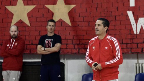 ДА СЕ СПРЕМИМО ЗА БИТКУ! Јанис Сферопулос пред меч Олимпијакос - Црвена звезда имао шта да поручи својим играчима