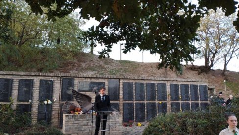 КОД СПОМЕНИКА “ПТИЦА СЛОМЉЕНИХ КРИЛА”: У Суботици одржана комеморација у спомен жртвама из 1944. године