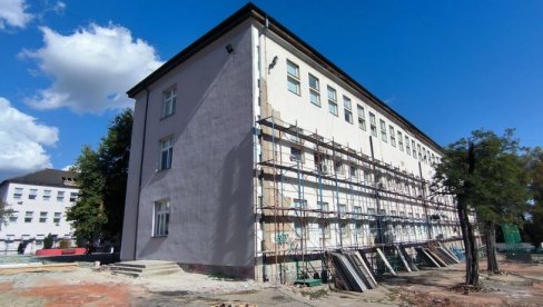 IZGLED ŠKOLE VREDAN: Konačno obnova jedne od najstarijih zgrada u Boru, na uređenje čekali četiri decenije