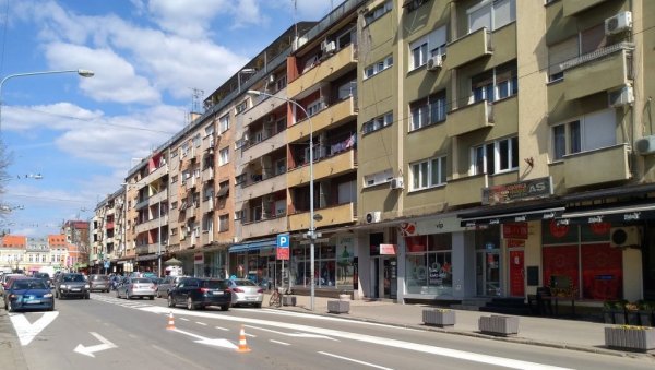 УЖАС У ПОЖАРЕВЦУ: Девојка пала са четвртог спрата, хитно транспортована за Београд