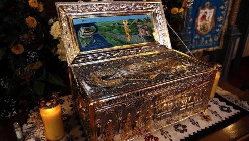 МОШТИ СВЕТОГ НЕКТАРИЈА СТИГЛЕ У ВРШАЦ: Румунска православна црква добила дар из Грчке