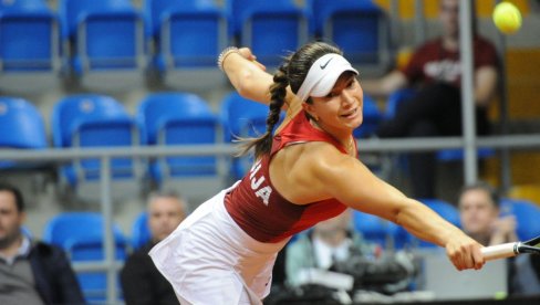 RUMUNIJA IZBACILA SRBIJU: Lola Radivojević nije uspela da iznenadi iskusniju teniserku, naša reprezentacija se seli u niži rang