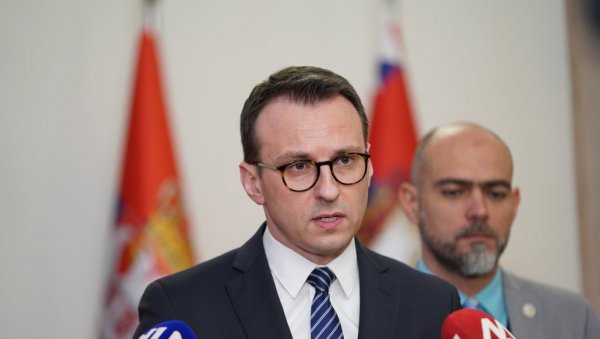 ПРИШТИНА КОРИСТИ ЕВРО НА ДИВЉЕ Петковић: Нису потписали споразум са Европском централном банком