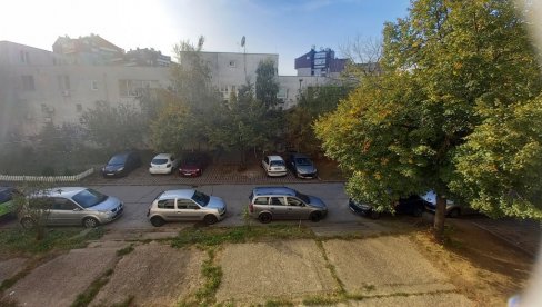 НАВАЛИЛИ НА МЕСТА  У РЕПИШКОЈ УЛИЦИ: Чукарички тржни центар и  станари из комшилука ломе копља око паркинга