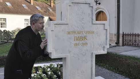 PATRIJARH PAVLE BIO ISPOSNIK 20. VEKA: U manastiru Rakovica sa ocem Đorđem Trajkovićem koji je na KiM dve decenije pratio tadašnjeg vladiku
