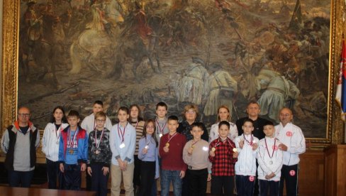 USPEŠNI NA KUPU VOJVODINE: Mladi somborski karatisti osvojili 15 medalja