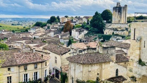 CRNJAK ZA KAJGANU I DVOROVE: U francuskom Sent Emilionu, mestu koje živi od vina i za vino (VIDEO)