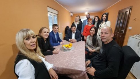 PORODICA JE OSNOV I STUB SVAKOG DRUŠTVA: Nikolićeva i Gujon obišli višečlanu porodicu Dobrić (VIDEO)