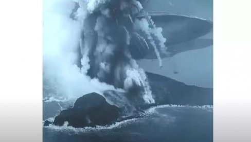 ВРИСАК ИЗ УТРОБЕ ЗЕМЉЕ: Невероватан призор - Камере забележиле експлозивну ерупцију вулкана у Јапану (ВИДЕО)