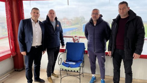 DOBILI SPORTSKU OPREMU: Stigla donacija za fudbalske klubove iz Opštine Nova Crnja (FOTO)