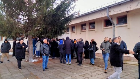 СРБИЈА ЈЕ УЗ НАС И МИ СМО УЗ ЊУ: Новости са Србима са Косова и Метохије пристиглим на гласање (ФОТО/ВИДЕО)