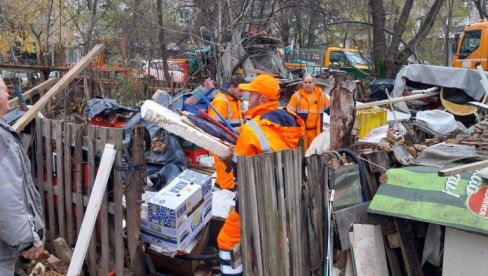 УКОЛОЊЕНА ДЕПОНИЈА: Очишћен отпад у Улици поручника Спасића и Машере