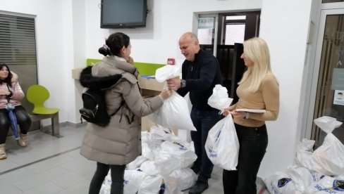PAKETIĆI ZA BEBE: Opština Zvezdara ponovo obradovala roditelje i njihove mališane