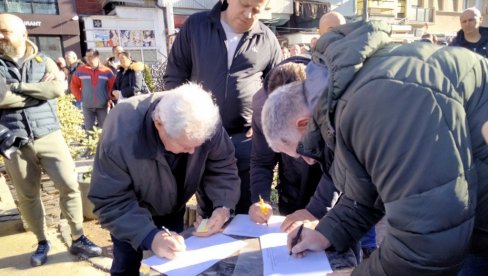 ПРИВРЕДНИЦИ СА СЕВЕРА КОСОВА И МЕТОХИЈЕ ПОТПИСУЈУ: Петиције са захтевом за укидање забране уласка српске робе
