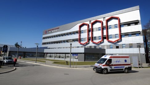 МАЈКА СИНУ ДОНИРАЛА БУБРЕГ: Тим Клиничког центра Војводине од почетка године обавио 19 трансплантација