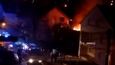 ДИМ КУЉА У НЕБО: Запалила се породична кућа у Калуђерици, ватрогасци на терену (ВИДЕО)