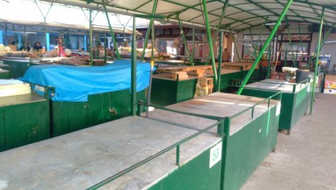 PRAZNE TEZGE ZBOG MINUSA: Hladnoća oterala prodavce sa zelene pijace u Požarevcu