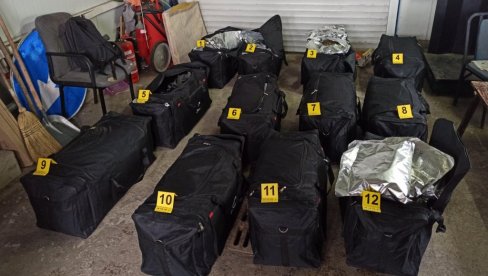 ZAPLENJENO 150 KG MARIHUANE, UHAPŠENA JEDNA OSOBA: Akcija policije u Preševu, oduzeto 12 torbi sa drogom (FOTO)