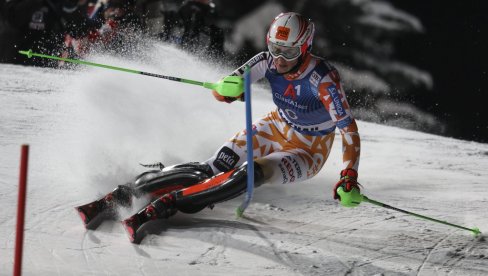KRAJ SEZONE ZA VLHOVU: Tešak pad skijašice u slovačkoj Jasni