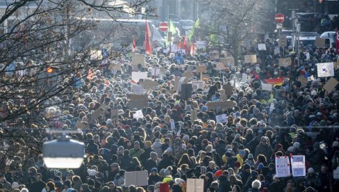 НЕМА НАЗНАКА ЗА СМИРИВАЊЕ СИТУАЦИЈЕ У НЕМАЧКОЈ: Нови протести у најави, очекује се на стотине хиљада људи (ВИДЕО)