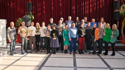 NIKO KAO MITROVČANI: U Rumi uručene nagrade Saveza za školski sport Srema