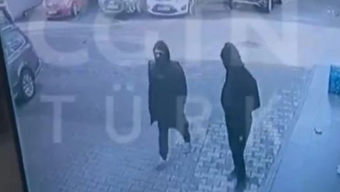 TURSKI MEDIJI OBJAVILI SNIMAK: Sumnja se da su ovo muškarci koji su izvršili napad u crkvi, puške krili pod jaknama (VIDEO)