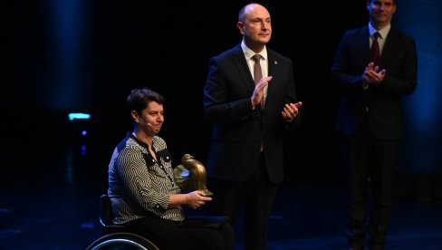 SVEČANO OBELEŽEN DAN GRADA NOVOG SADA: Paraolimpijki Borislavi Perić Ranković uručena Februarska nagrada (FOTO)
