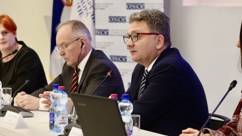 SNAŽNA PODRŠKA REFORMI MEDIJA U SRBIJI: Šef Misije OEBS-a u Republici Srbiji Jan Bratu na obuci o primeni novog pravilnika