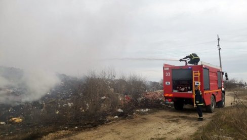 НЕГОТИНСКА ДЕПОНИЈА И ДАЉЕ ГОРИ: Ватрогасци ће непрекидно гасити пожар 48 сати (Фото)