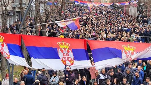 VELIKI PROTEST SRBA U KOSOVSKOJ MITROVICI: Građani ustali protiv nepravde i terora Kurtijevog režima (FOTO/VIDEO)