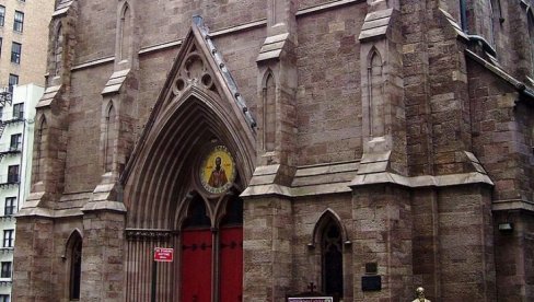 ПАТРИЈАРХ ПОРФИРИЈЕ СТИЖЕ У ЊУЈОРК: Служи литургију у Саборној цркви Светога Саве на Менхетну
