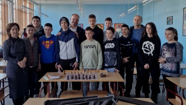 ЗВОРНИК: Градоначелник даровао младе шахисте