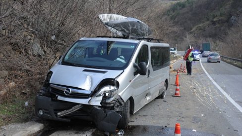 POVREĐENI KAJAKAŠI: Saobraćajna nezgoda u Magliču na Ibarskoj magistrali (FOTO)
