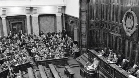 СУСРЕТ СА ИСТОРИЈОМ - Србија платила највећу цену Уставних промена: Пола века од доношења устава из 1974.