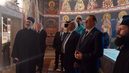 SPC JE KLJUČNA ZA OČUVANJE SRPSKOG IDENTITETA: Dodik i Mandić u Sabornom hramu Hristovog vaskrsenja u Podgorici