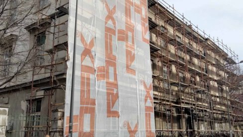 СИМБОЛ ГРАДИТЕЉСТВА, СВЕДОК ИСТОРИЈЕ И МЕСТО СТРАДАЊА: Реконструкција фасаде зграде бивше касарне у новосадској Улици војводе Бојовића