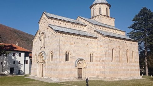 ШЕФ МИСИЈЕ ЕУЛЕКСА НА КОСОВУ И МЕТОХИЈИ: Одлука о враћању земљишта манастиру Високи Дечани - обавезујућа