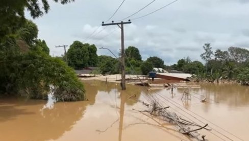 REKA ČITAVO JEDNO NASELJE OSTAVILA U DRUGOJ DRŽAVI: Istorijske poplave kakve niko ne pamti, svi se mole samo za jedno (VIDEO)