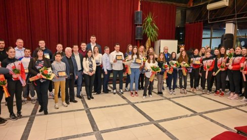 DOBILI I NOVAC: Opština Ruma uručila nagrade najboljim sportistima
