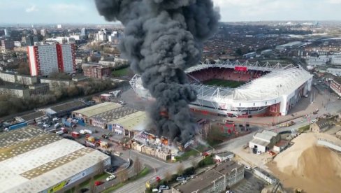 DRAMA U ENGLESKOJ! Veliki požar kod poznatog stadiona (VIDEO)