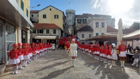 HERCEGNOVLJANI NA FESTIVALU U ITALIJI: Grad predstavljaju muzika i mažoretke