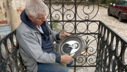 PRVA SANACIJA POSLE 180 GODINA: U toku restauracija nadgrobnog spomenika Dimitriju Davidoviću u Smederevu